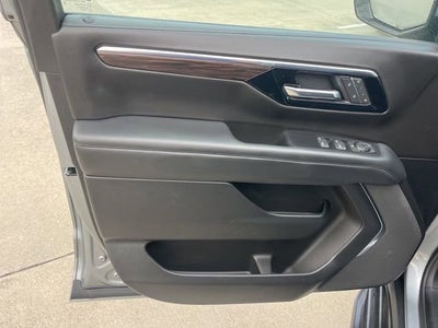 2025 Chevrolet Suburban LT