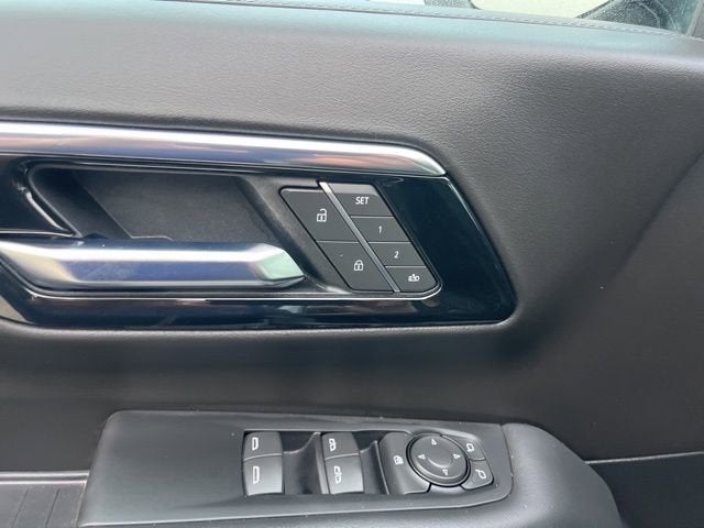 2025 Chevrolet Suburban LT