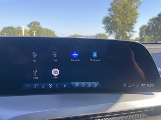 2026 Cadillac VISTIQ Luxury