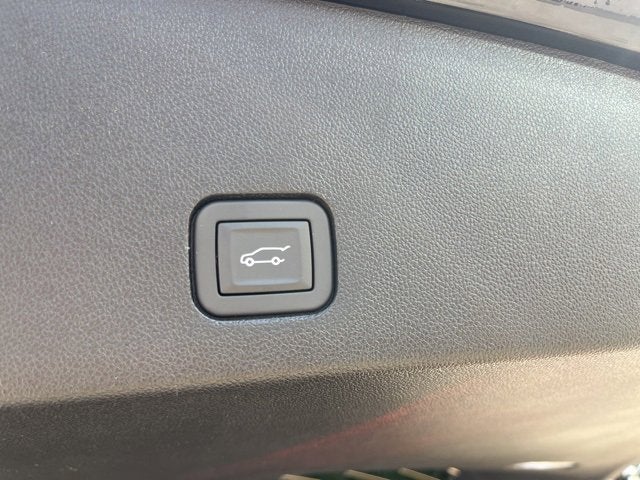 2025 Cadillac XT6 Luxury