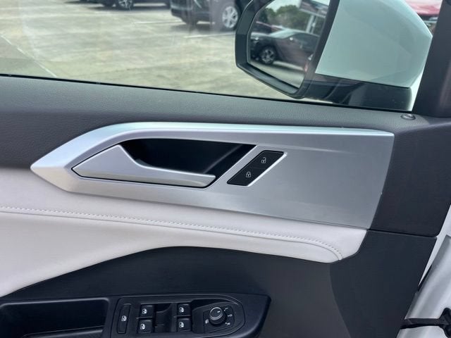 2025 Volkswagen Taos SE