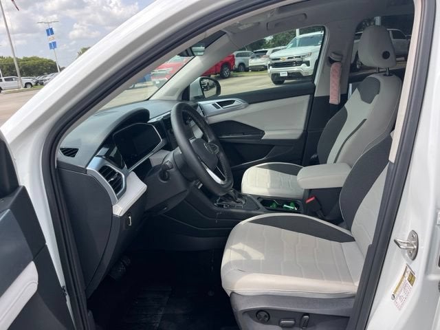 2025 Volkswagen Taos SE