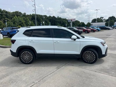 2025 Volkswagen Taos SE