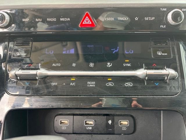 2024 Kia Carnival EX